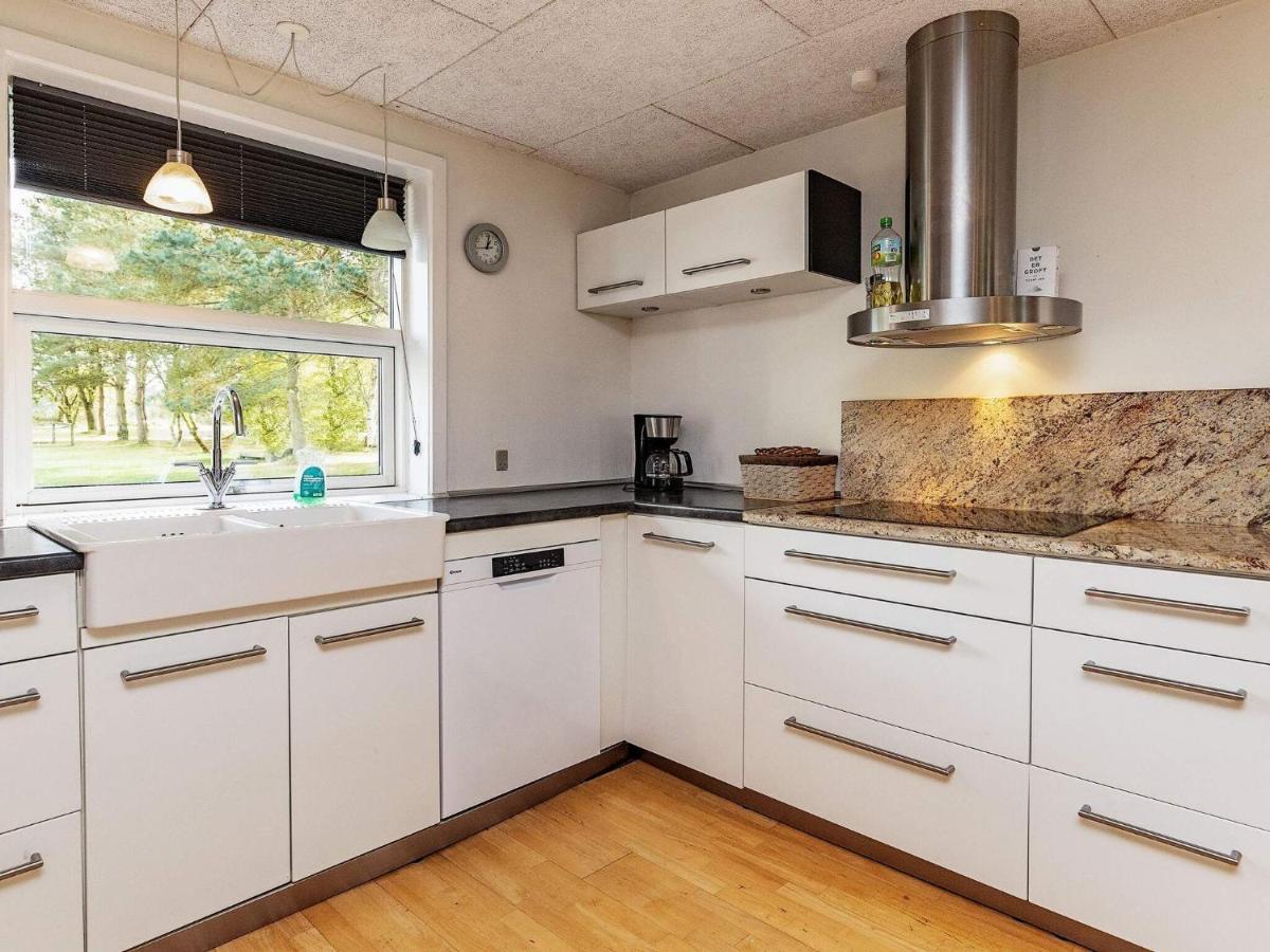 8 Person Holiday Home In Skals 外观 照片